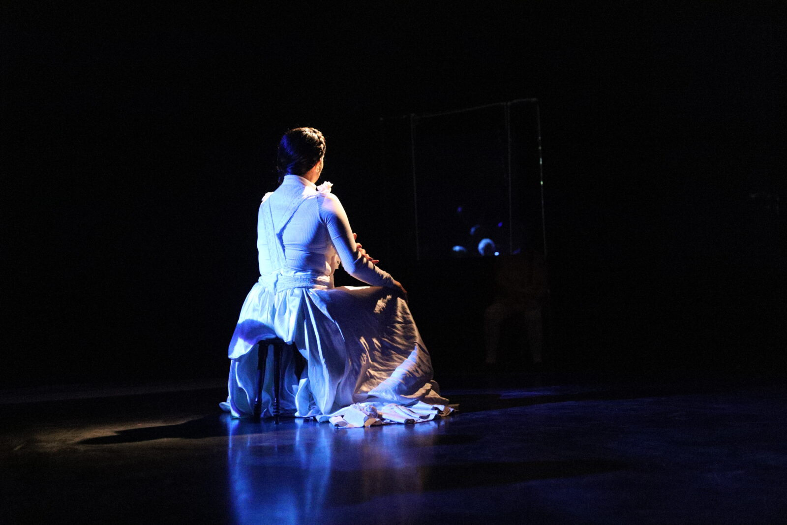 Nascere, parte 1: cuando el teatro se atreve a habitar el tiempo