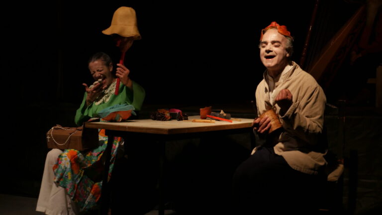 “Una carretilla de música”, un rito teatral contra el olvido
